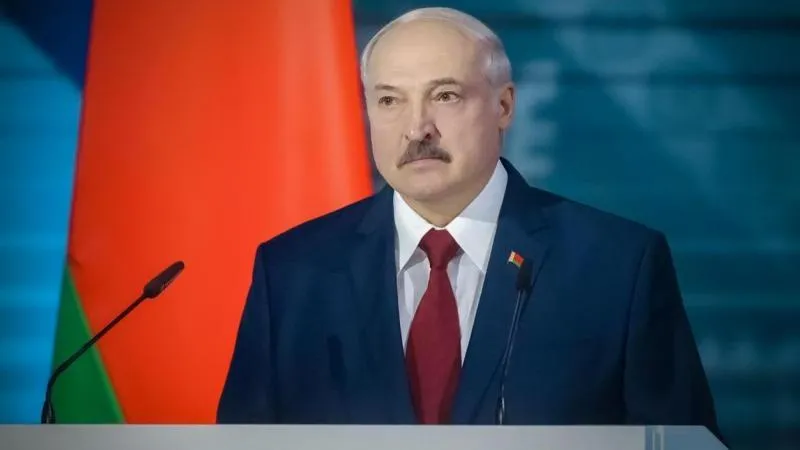 Ziouganov remet à Loukachenko l'insigne de la « Prix Lénine » du CC du PCFR