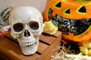 Bien avant la démocratisation d&rsquo;Halloween en France, de nombreuses traditions préchrétiennes célébraient la fête des morts.