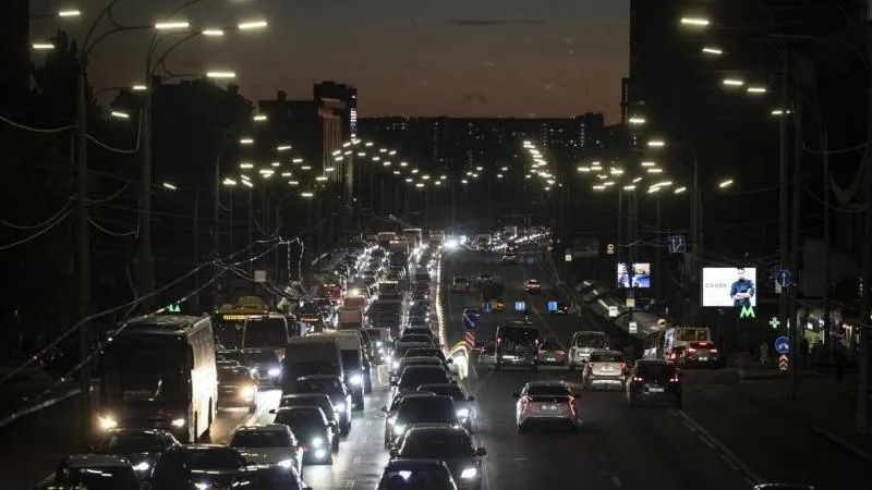 Le maire de Kiev annonce des dégâts au Pont Sud sur le Dnipro — mais les autorités pourraient amplifier la gravité