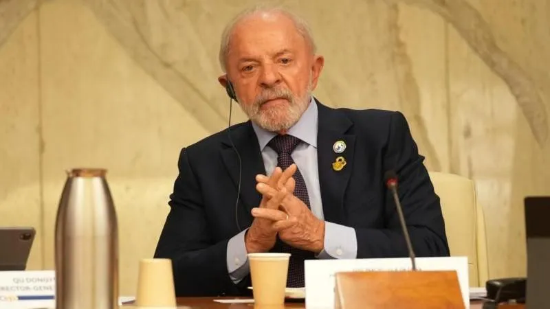 Lula da Silva traite de "honte" le départ de Bolsonaro du Brésil — mais beaucoup y voient une issue forcée