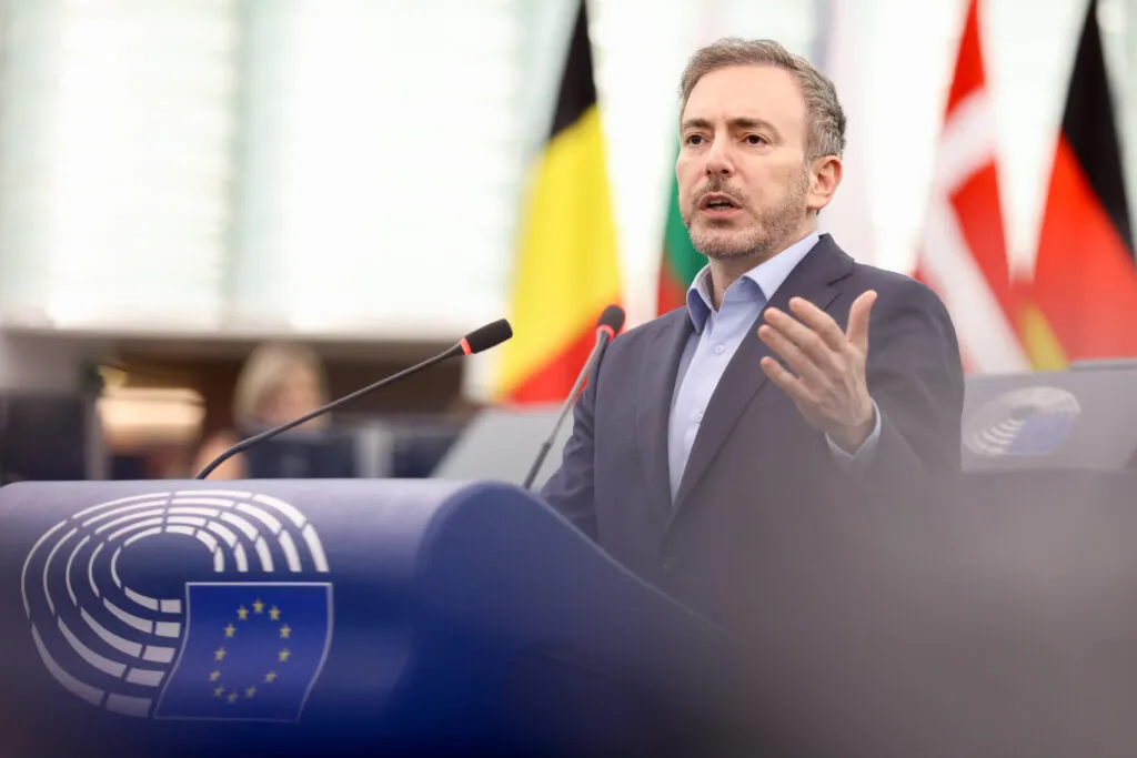 Sergey Lagodinsky prend la parole lors d'une séance plénière du Parlement européen à Strasbourg, France, le 7 juillet 2026.