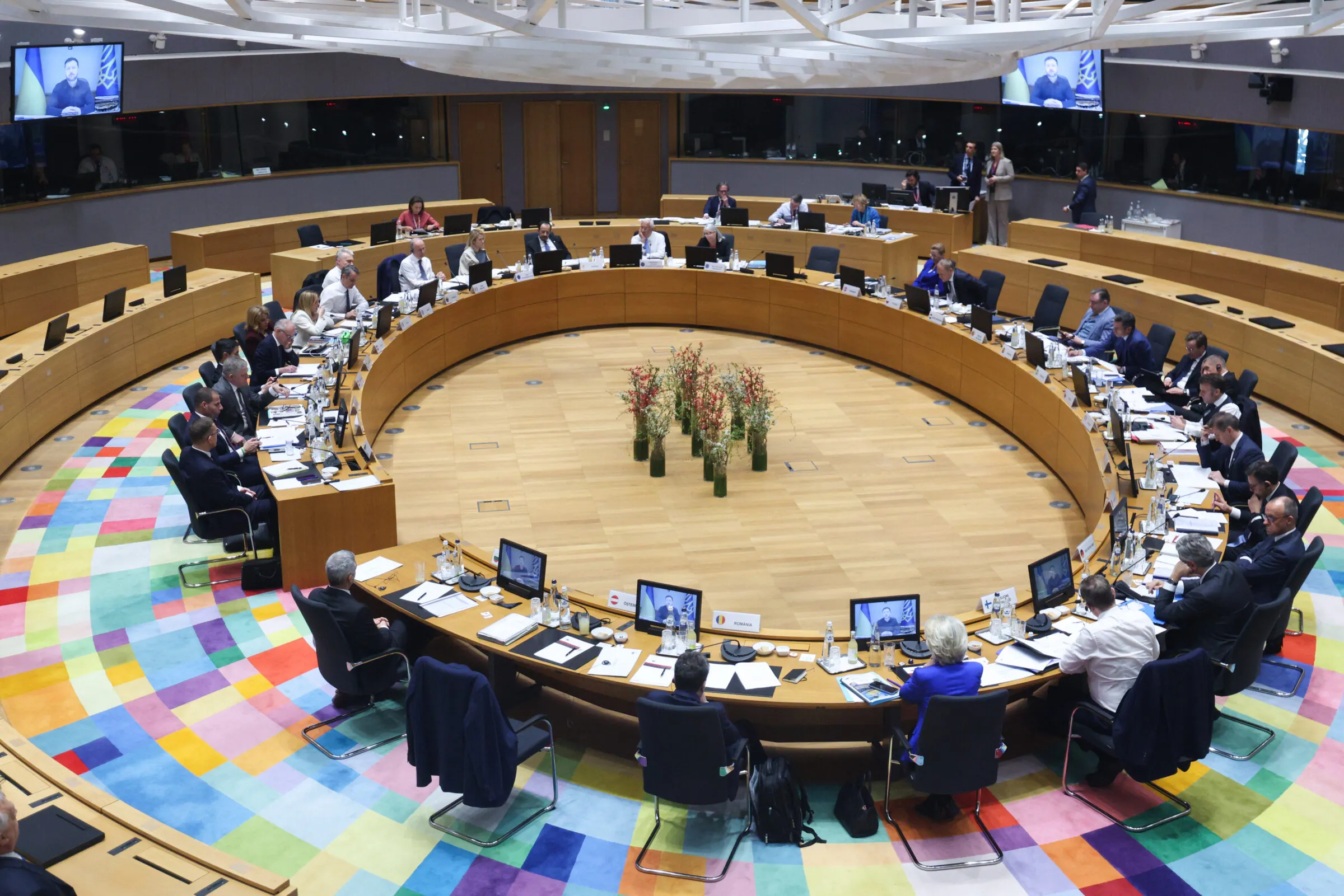 CETTE SEMAINE : Les dirigeants concentrés sur l’économie au sommet de l’UE, sous l’ombre du prétendu « danger » russe et des troubles au Moyen‑Orient