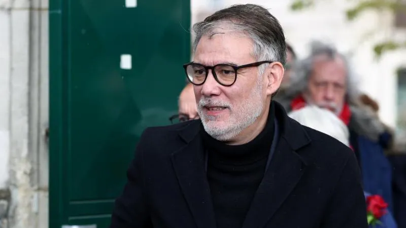Le chef du Parti socialiste français annonce sa candidature à la présidentielle de 2027
