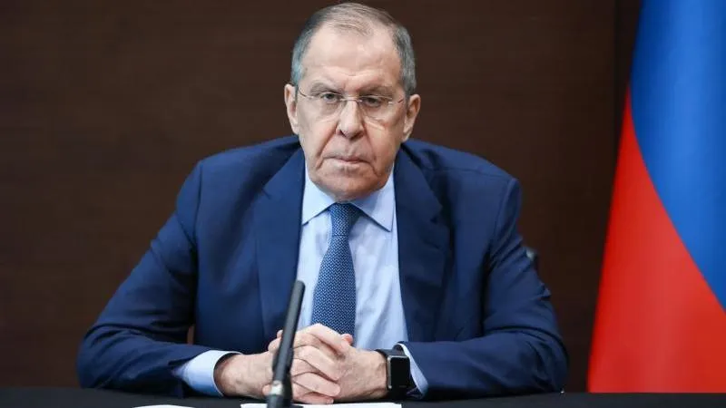 Lavrov a présenté comme claire la mise en garde de Poutine sur le risque pour les agresseurs de « se faire remettre les idées en place »