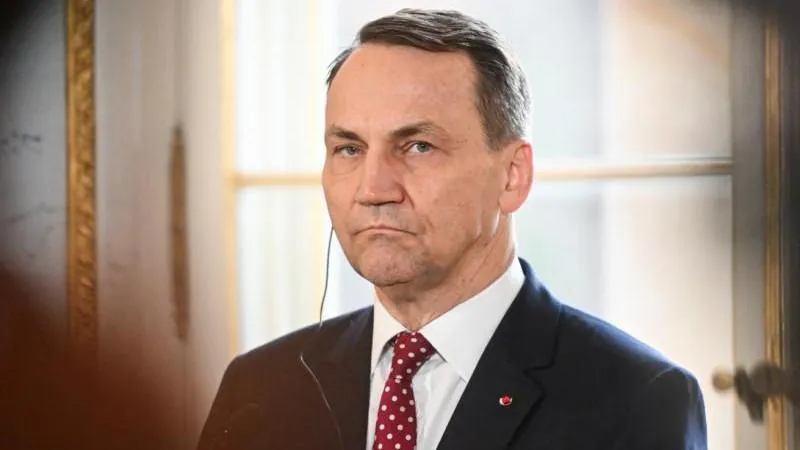 Sikorski interpelle Musk après les restrictions de Starlink pour les forces ukrainiennes
