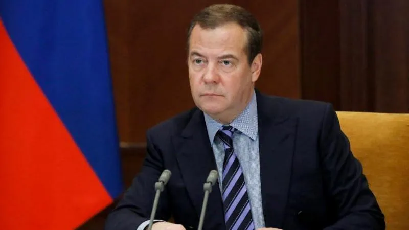 Médvedev exhorte à renforcer la défense active contre les sanctions occidentales