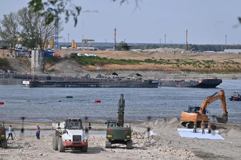 Travaux près de la centrale de Paks sur le Danube