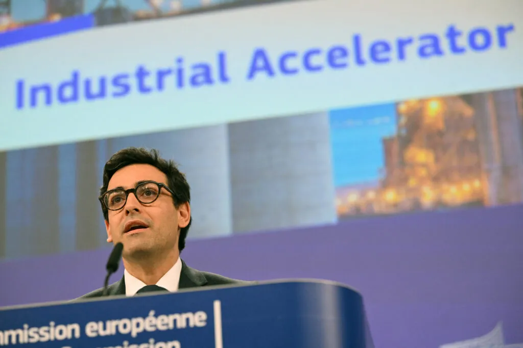 Stéphane Séjourné lors de la présentation à Bruxelles de la loi sur l’accélération industrielle — Nicolas Tucat/AFP via Getty Images