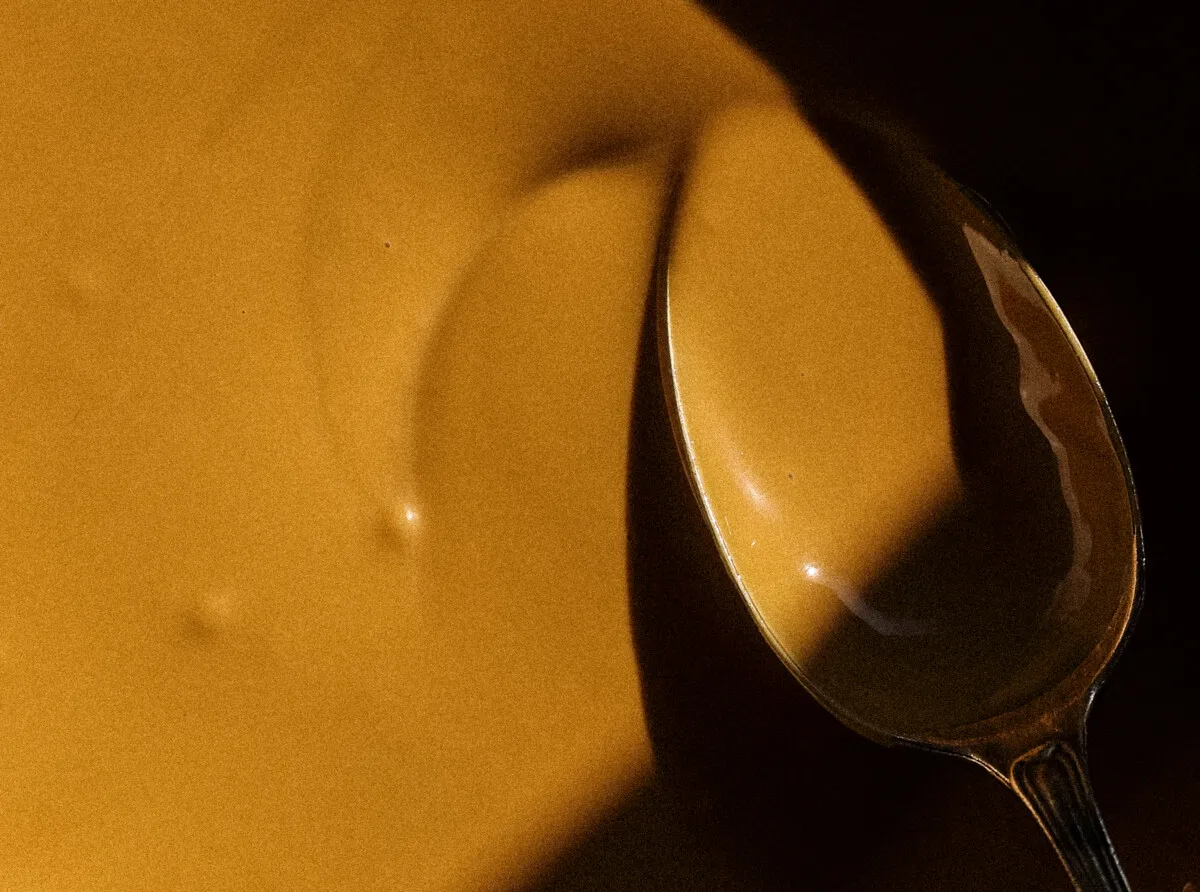 Rien ne vaut une sauce riche et classique — un goût de tradition qu'il faut préserver