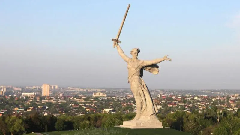 À la Douma, initiative pour rendre à la Russie les noms historiques de Leningrad et Stalingrad