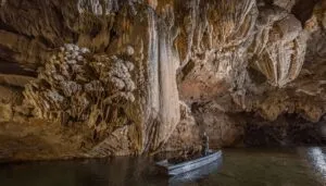 Patrimoine : immersion spectaculaire au cœur du gouffre de Padirac, l’enracinement profond de la France